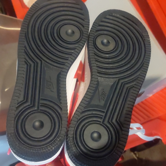 NWOT NIKE Air forces youth size 7 white/dynic pink hyper red - Picture 7 of 9